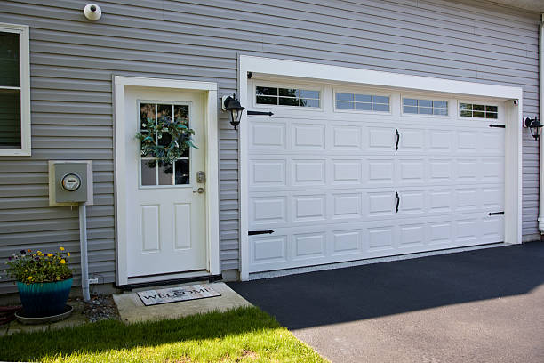 24/7 Emergency Garage Door Panel Replacement experts in Redwood City, CA
